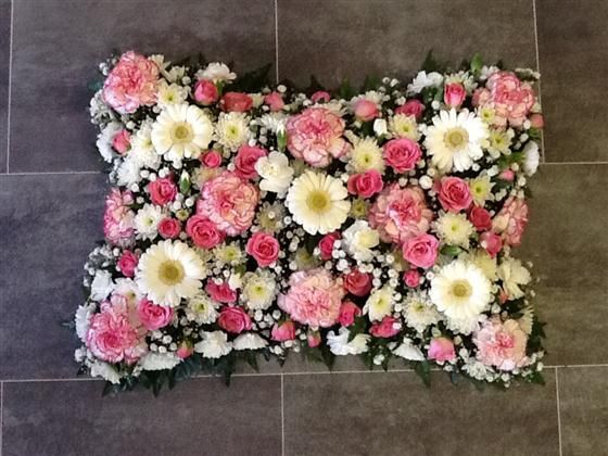 Loose pillow funeral tribute
